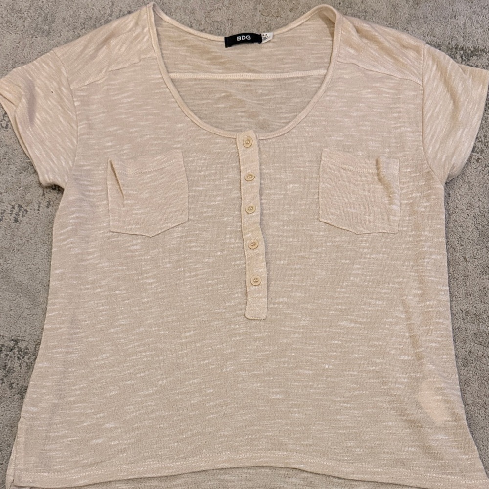 (047)BDG Cream Button-Front Short Sleeve Tee
